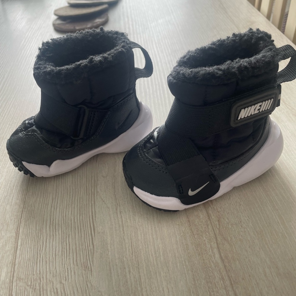 Nike winter booties